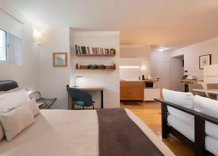 Bright, Cosy Studio Close To Glyfada Beach & Center