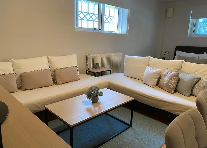 Bright, Cosy Studio Close To Glyfada Beach & Center