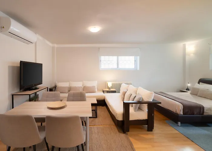 Bright, Cosy Studio Close To Glyfada Beach & Center