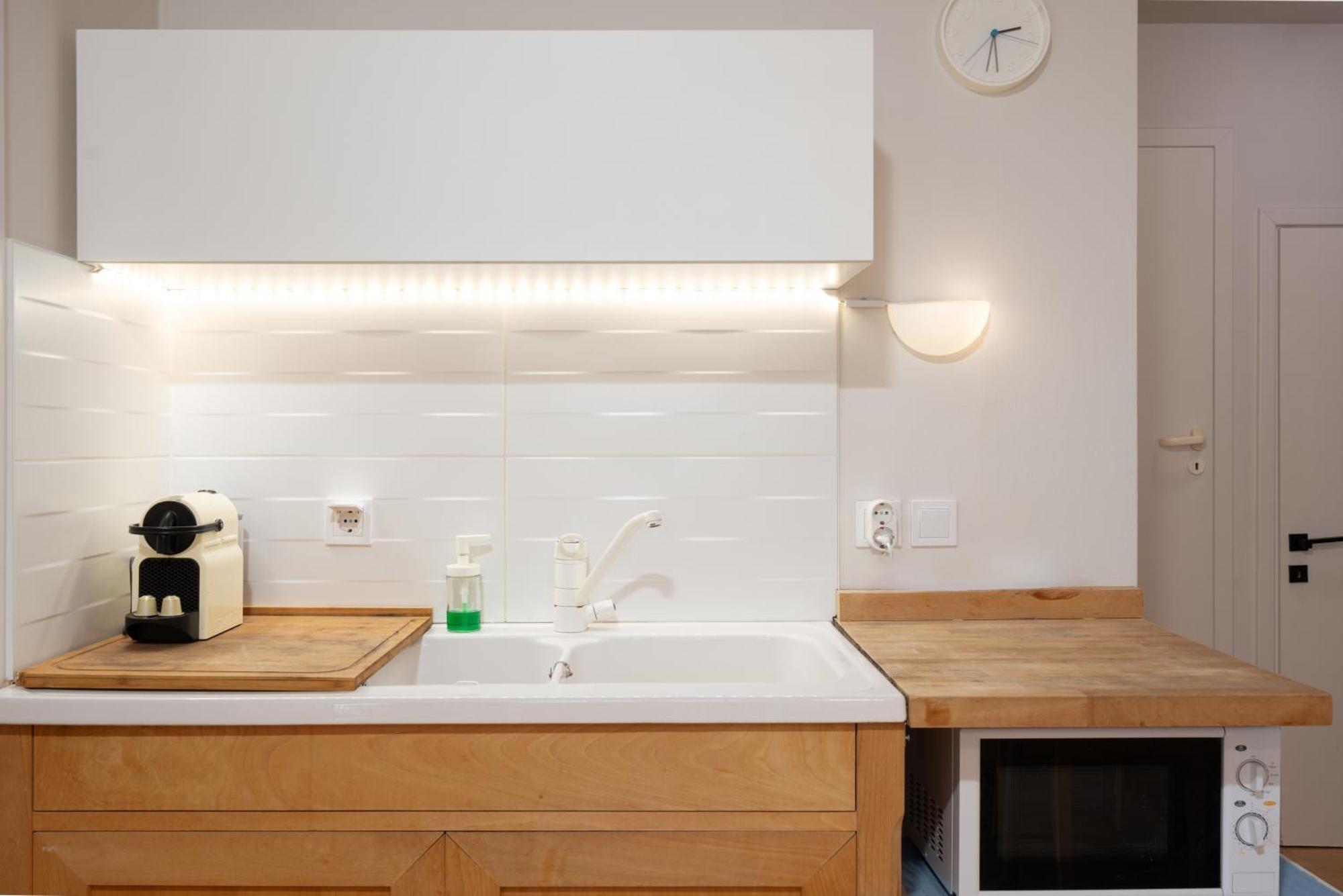 Bright, Cosy Close To Glyfada & Center