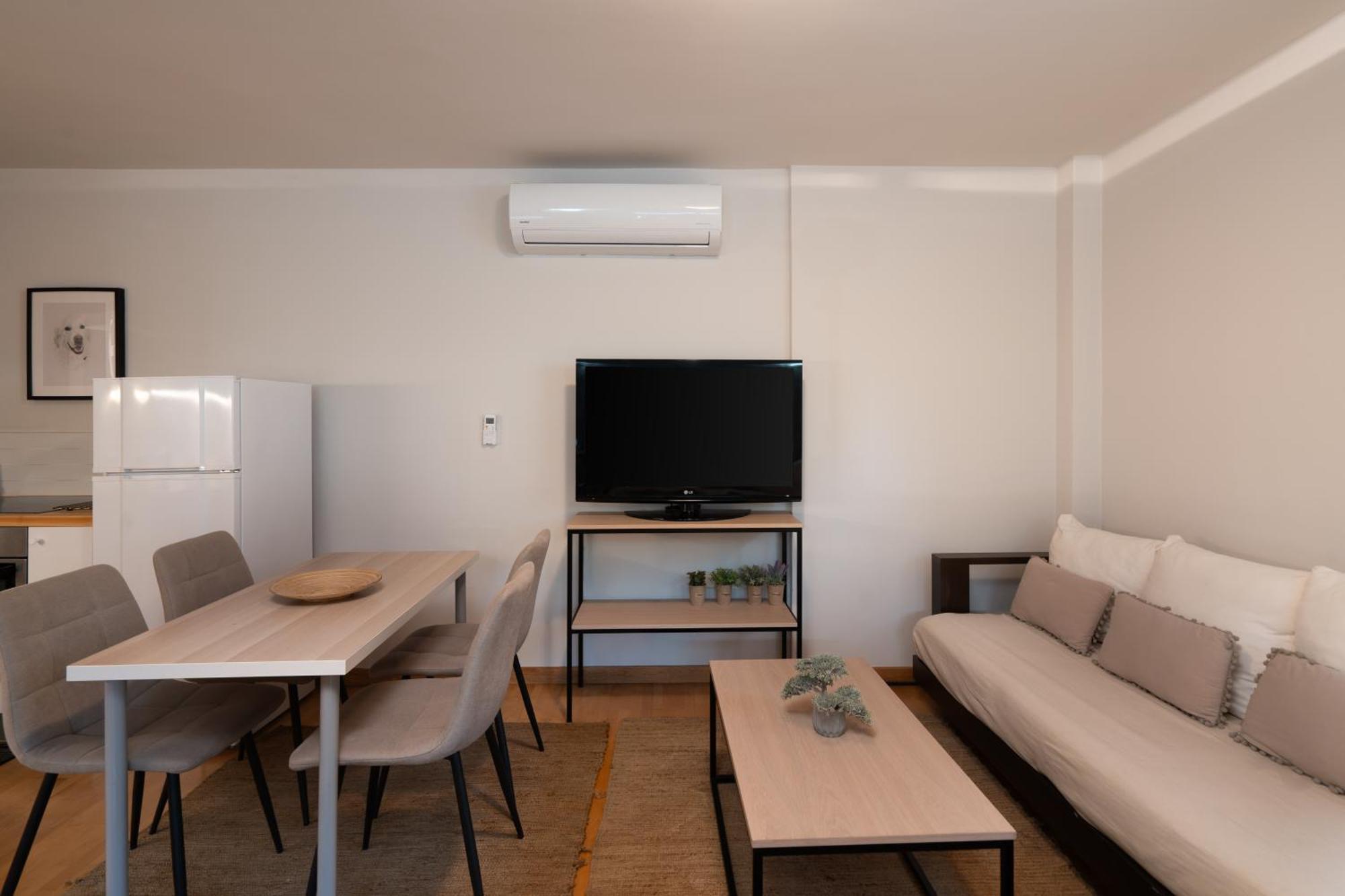 Apartment Bright, Cosy Close To Glyfada & Center Athens