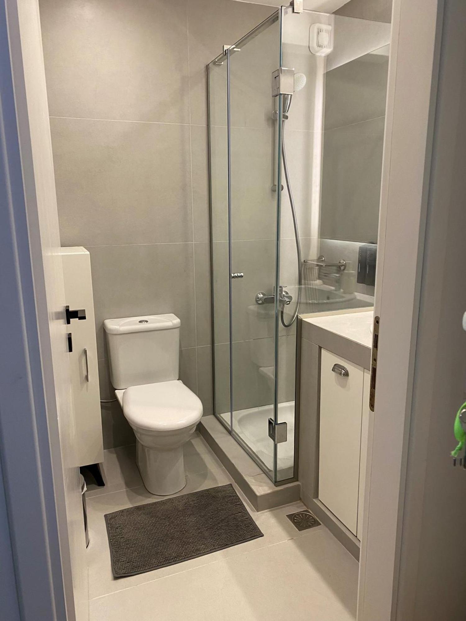 Bright, Cosy Close To Glyfada & Center